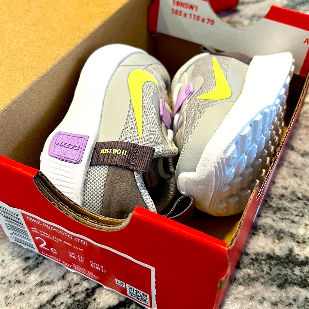 Nike Reposto 2C